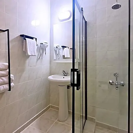 Otel Native 2*